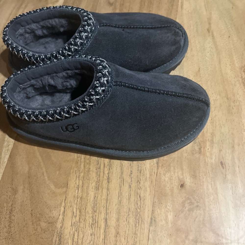 Uggs - Picture 2 of 3